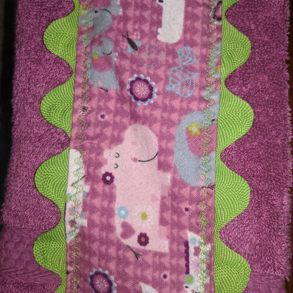 Purple Hooded Kids Towel - Picture 5 of 5